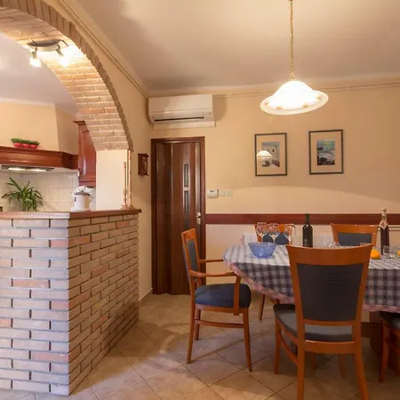 Apartment Ljubica *